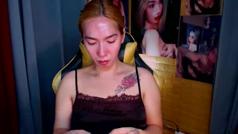 Snapshot of aurakharisma_xx chatting on October 8, 6:33 am Miss awra online show from October 8, 6:33 am