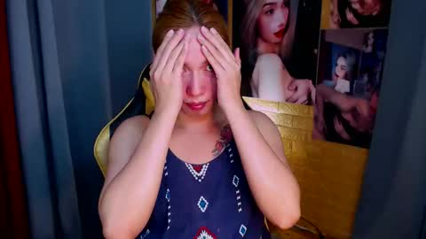 Snapshot of aurakharisma_xx chatting on October 12, 6:01 am Miss awra online show from October 12, 6:01 am