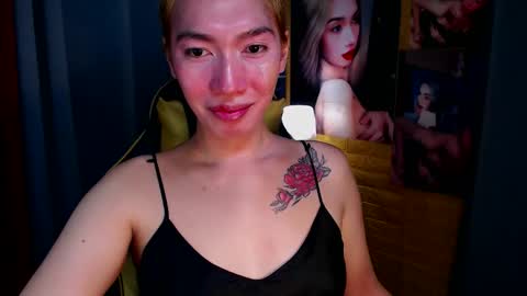 Snapshot of aurakharisma_xx chatting on November 12, 6:25 am Miss awra online show from November 12, 6:25 am