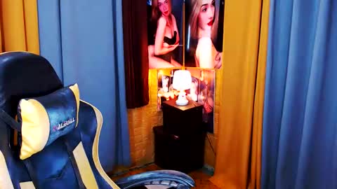 Snapshot of aurakharisma_xx chatting on June 11, 5:38 am Miss awra online show from June 11, 5:38 am