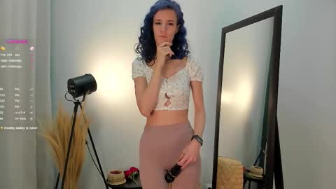 Snapshot of auralana chatting on October 4, 6:44 am Lana online show from October 4, 6:44 am