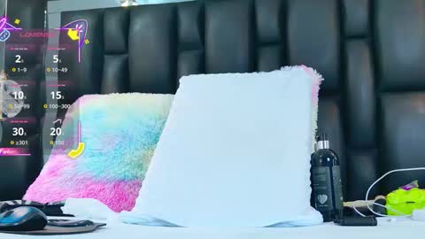 Aura online show from November 2, 7:05 pm