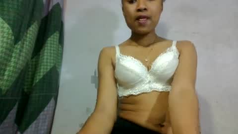 Snapshot of aurelie08 chatting on June 21, 8:39 am aurelie08 online show from June 21, 8:39 am