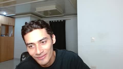 Snapshot of aureliv1 chatting on November 4, 11:48 pm Aureliano online show from November 4, 11:48 pm