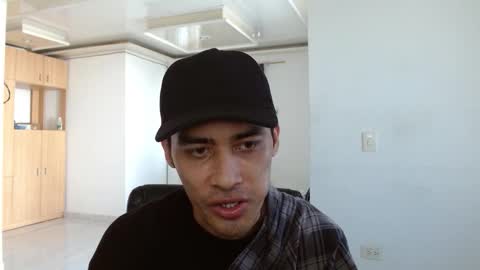 Snapshot of aureliv1 chatting on November 6, 9:26 pm Aureliano online show from November 6, 9:26 pm