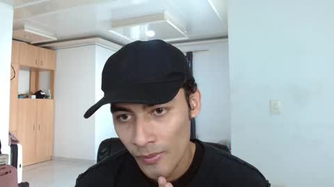 Snapshot of aureliv1 chatting on November 30, 10:03 pm Aureliano online show from November 30, 10:03 pm