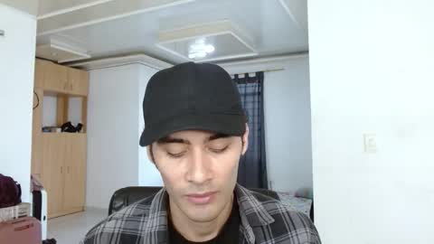 Snapshot of aureliv1 chatting on December 3, 10:30 pm Aureliano online show from December 3, 10:30 pm