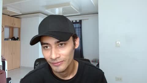 Snapshot of aureliv1 chatting on December 4, 9:56 pm Aureliano online show from December 4, 9:56 pm