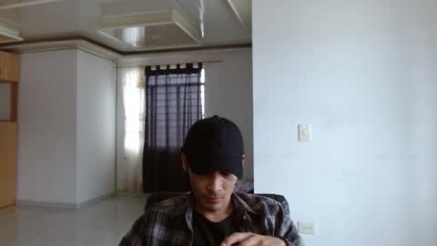 Snapshot of aureliv1 chatting on February 6, 10:02 pm Aureliano online show from February 6, 10:02 pm