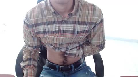 Snapshot of aureliv1 chatting on February 7, 9:40 pm Aureliano online show from February 7, 9:40 pm