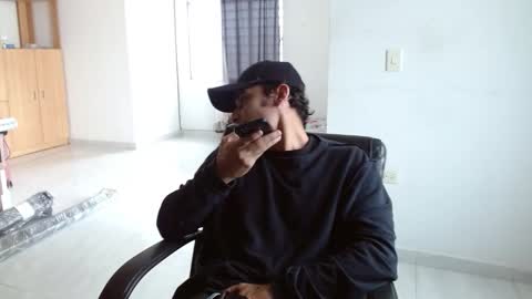 Snapshot of aureliv1 chatting on February 8, 9:40 pm Aureliano online show from February 8, 9:40 pm