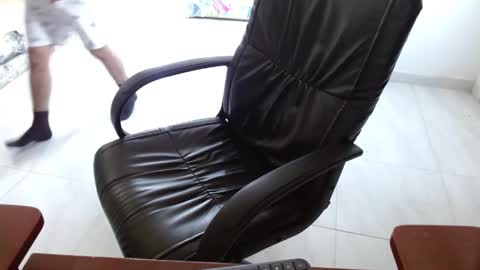 Snapshot of aureliv1 chatting on February 13, 9:33 pm Aureliano online show from February 13, 9:33 pm