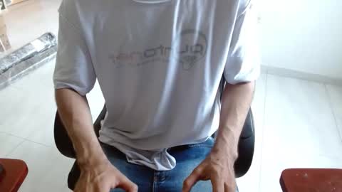 Snapshot of aureliv1 chatting on February 14, 10:06 pm Aureliano online show from February 14, 10:06 pm