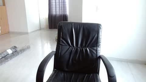 Snapshot of aureliv1 chatting on February 15, 9:44 pm Aureliano online show from February 15, 9:44 pm