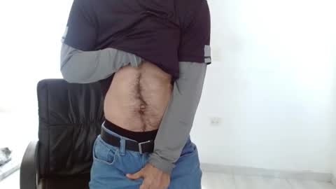 Snapshot of aureliv1 chatting on February 19, 9:33 pm Aureliano online show from February 19, 9:33 pm