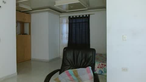 Snapshot of aureliv1 chatting on February 25, 11:25 pm Aureliano online show from February 25, 11:25 pm