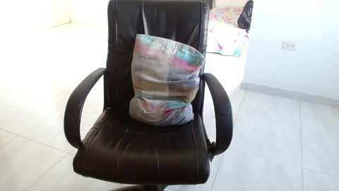 Snapshot of aureliv1 chatting on February 28, 9:05 pm Aureliano online show from February 28, 9:05 pm