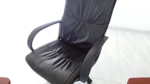 Snapshot of aureliv1 chatting on April 6, 10:22 pm Aureliano online show from April 6, 10:22 pm