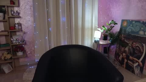 Aurora online show from December 10, 6:06 pm