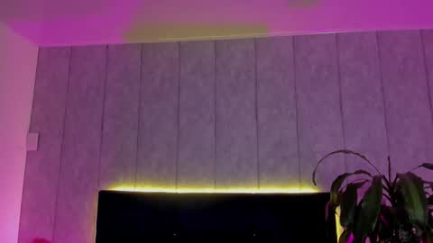 Snapshot of aurora_bellmont chatting on December 16, 5:23 am Aurora online show from December 16, 5:23 am