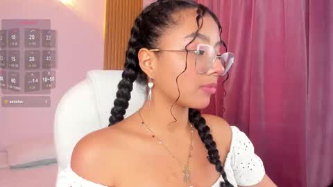Snapshot of aurora_blis chatting on October 17, 1:25 pm aurora_blis online show from October 17, 1:25 pm