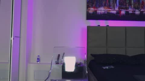 Snapshot of aurora_cherry chatting on June 8, 12:38 pm Aurora online show from June 8, 12:38 pm