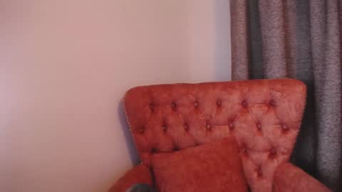 Snapshot of aurora_divine chatting on December 19, 10:21 pm aurora_divine online show from December 19, 10:21 pm