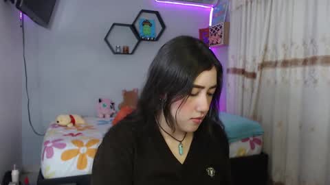 Snapshot of aurora_shy_ chatting on February 18, 5:10 pm Aurora online show from February 18, 5:10 pm