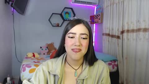 Snapshot of aurora_shy_ chatting on February 26, 12:05 am Aurora online show from February 26, 12:05 am