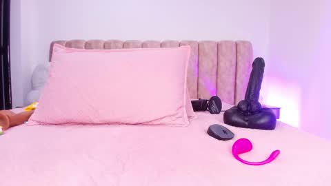 Snapshot of auroraa_miller chatting on November 18, 11:58 am auroraa_miller online show from November 18, 11:58 am