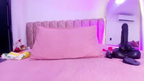 auroraa_miller online show from December 16, 11:59 am