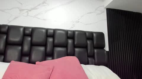 Snapshot of aurorabon chatting on December 12, 10:45 am Aurora online show from December 12, 10:45 am