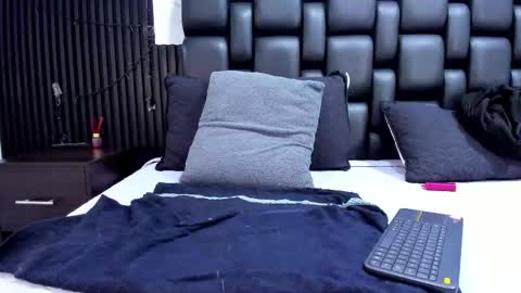 Snapshot of aurorabon chatting on November 27, 4:03 am Aurora online show from November 27, 4:03 am