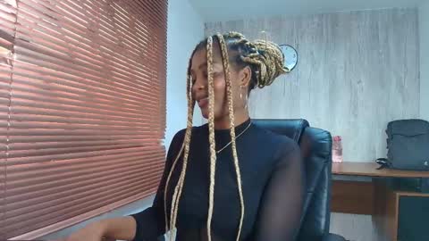 Snapshot of aurorabrow chatting on October 21, 12:50 pm Ariana online show from October 21, 12:50 pm