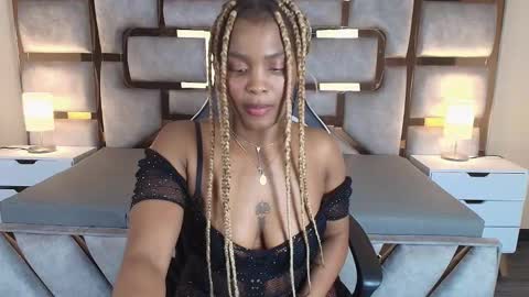 Snapshot of aurorabrow chatting on November 25, 10:54 pm Ariana online show from November 25, 10:54 pm