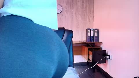 Snapshot of aurorabrow chatting on February 27, 8:20 pm Ariana online show from February 27, 8:20 pm