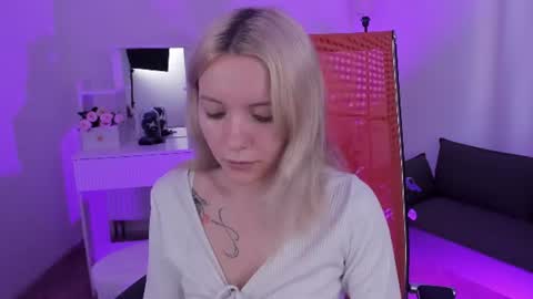 aurorawrenfield online show from July 9, 1:42 am