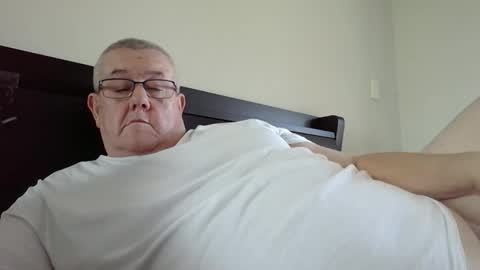 Snapshot of aussieg chatting on December 23, 6:44 am aussieg online show from December 23, 6:44 am