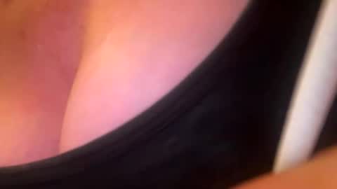 Snapshot of aussielovingxxx chatting on November 21, 8:13 am Milf4u online show from November 21, 8:13 am