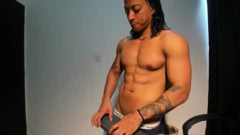 Snapshot of austiin_haze chatting on February 13, 1:29 pm Austin online show from February 13, 1:29 pm