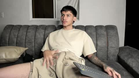 Snapshot of austin_falcon chatting on December 29, 8:37 pm Austin online show from December 29, 8:37 pm