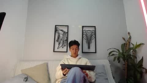 austinreeds online show from November 21, 12:48 pm