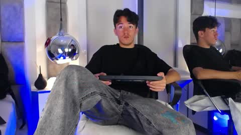 austinreeds online show from May 1, 1:16 pm