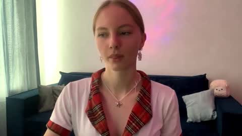 Snapshot of autumnroginson chatting on September 10, 9:09 am Annie online show from September 10, 9:09 am