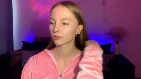 Snapshot of autumnroginson chatting on September 17, 3:14 pm Annie online show from September 17, 3:14 pm