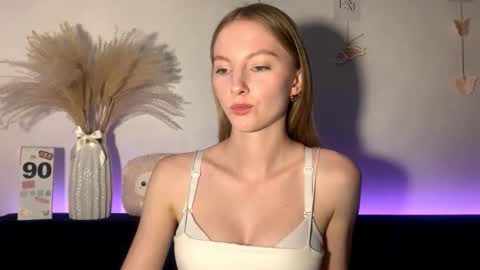 Snapshot of autumnroginson chatting on September 21, 3:02 pm Annie online show from September 21, 3:02 pm