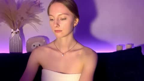 Snapshot of autumnroginson chatting on September 28, 5:07 pm Annie online show from September 28, 5:07 pm