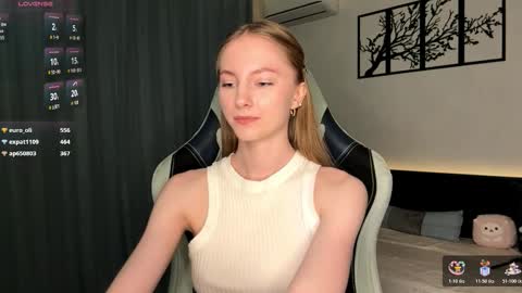 Snapshot of autumnroginson chatting on November 23, 4:07 pm Annie online show from November 23, 4:07 pm