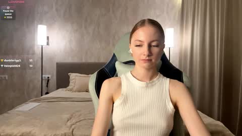 Snapshot of autumnroginson chatting on November 29, 4:10 pm Annie online show from November 29, 4:10 pm