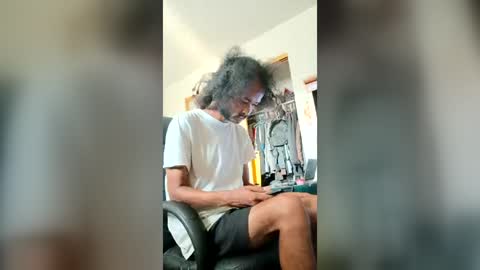auzeleven online show from July 16, 2:01 pm